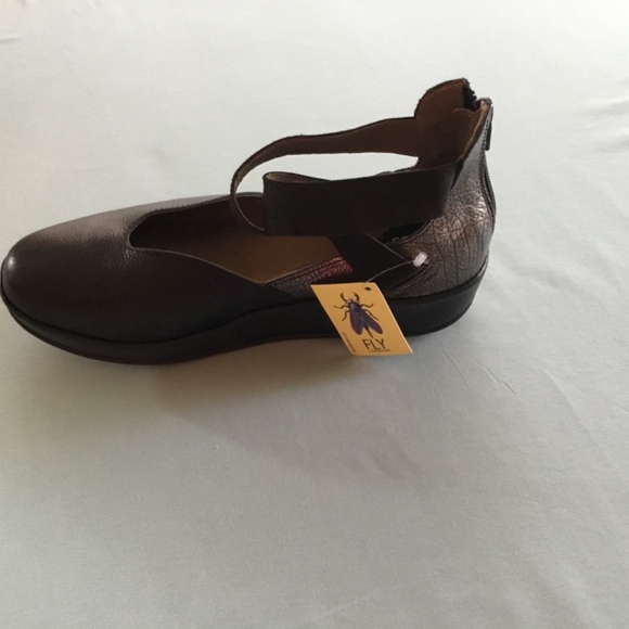 Shoes - Picture 3 of 4